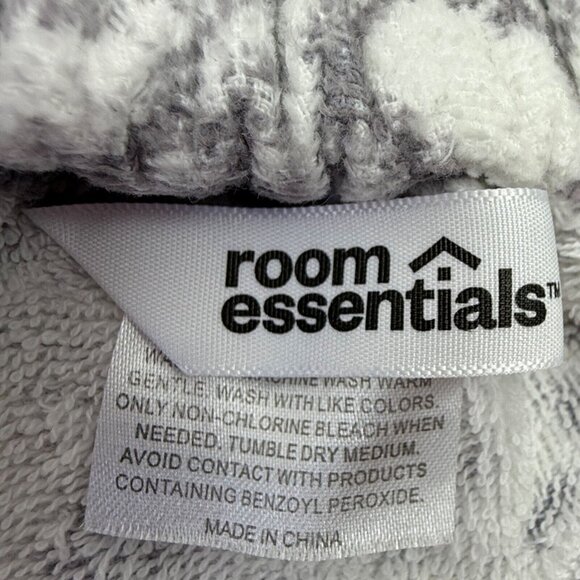 Room Essentials Elastic Hook & Loop Wrap Around Towel 49"x27" Gray White Pocket - Picture 4 of 7